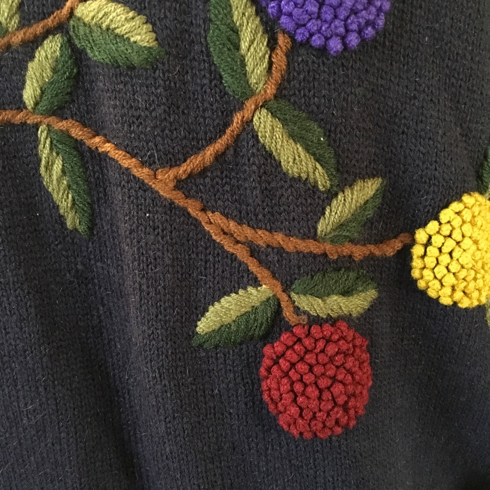 VINTAGE Alfred Dunner Cottagecore
 Navy Blue Embroidered Floral Sweater - Picture 9 of 13